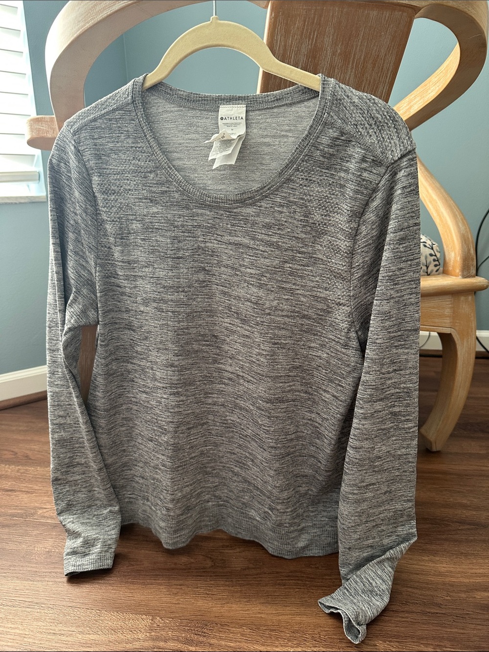 Athleta Performance Seamless Gripper Heather Gray Long Sleeve Top Size Medium